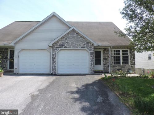 1053 Sterling Pl, Lancaster PA  17603-8839 exterior