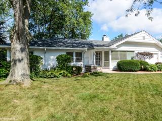 824 Braemar Rd, Homewood, IL 60422-2204