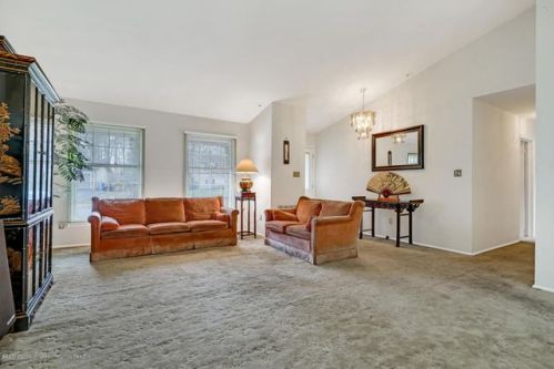 21 New Castle Ct, Jackson Twp, NJ 08527-2617