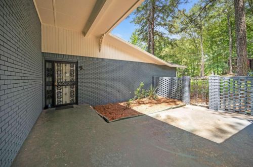 3007 Dogwood Dr, Atlanta GA  30344-3905 exterior