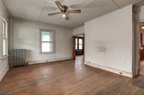 22 Hamilton St, Bloomingdale, NJ 07403-1707