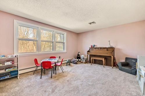 35 Nancy Dr, Wapping CT  06074-4244 exterior