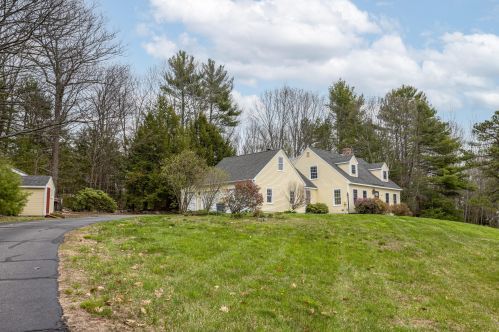2 Fox Run Rd, Cumberland, ME 04021-3307