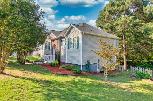 214 Cambridge Dr, Loganville, GA 30052-5532