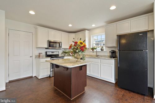 545 Ripple Dr, Hanover, PA 17331