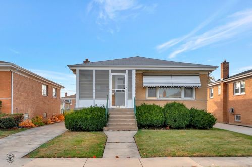 560 Calhoun Ave, Calumet City, IL 60409-3206