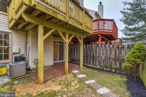 8731 Stone Hl Pl, Springfield VA  22153-1718 exterior