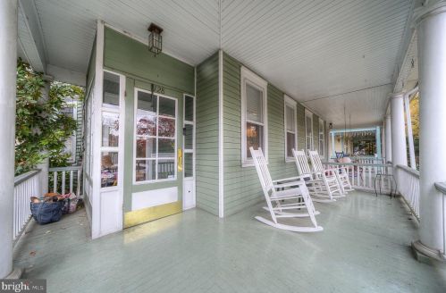 128 Cottage Ave, Tavistock, NJ 08033-3306