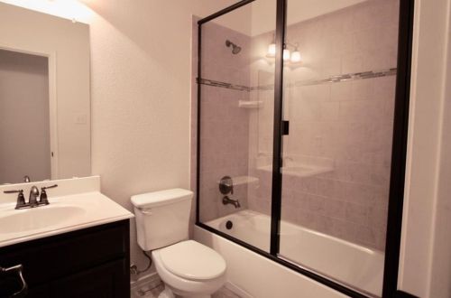 1428 Arapaho Dr, Carrollton TX 75010-3304 exterior