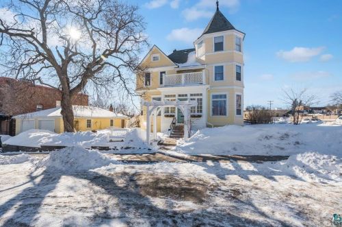 101 15th Ave, Duluth, MN 55805-2439