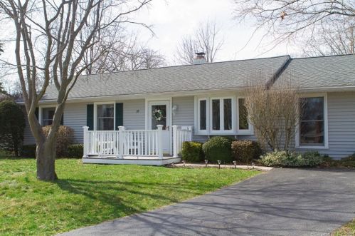 39 Spindrift Ln, Milford, CT 06460-5944