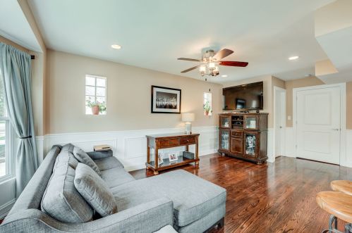 5023 Nagle Ave, Chicago, IL 60638-1318