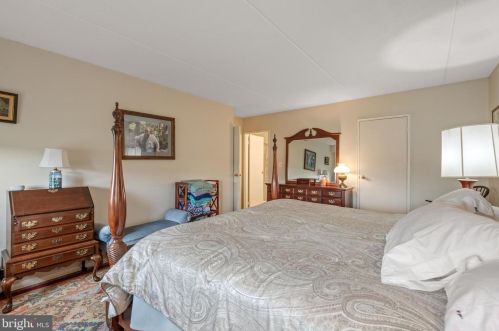 216 Valleybrook Dr, Lancaster PA  17601-4623 exterior