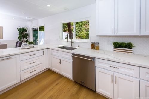 17084 Escalon Dr, Van Nuys CA  91436-3838 exterior