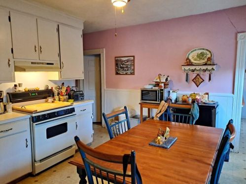 15 Gousy St, Lincoln, RI 02838-1203