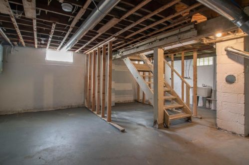 5218 Charloe St, Cincinnati OH  45227-1034 exterior