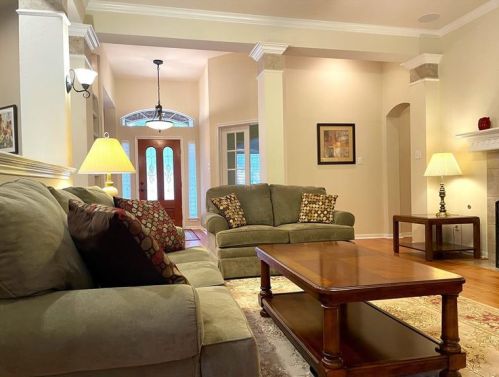 1916 Creole Dr, Austin TX  78727-3420 exterior