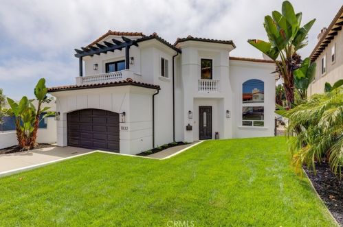 1832 11th St, Manhattan Beach, CA 90266-6212