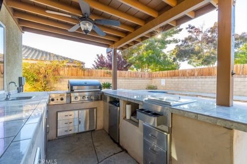 43635 Rialto Dr, Lancaster CA  93535-6156 exterior