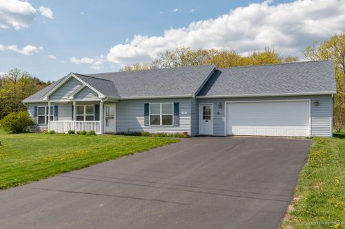 11 Fieldstone Dr, Rome, ME 04963-4881