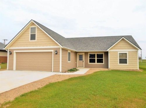 616 6th St, Spencer, ND 58746-7408