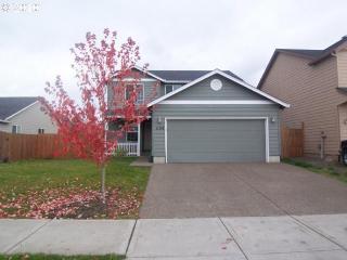 1129 Dahlia St, Woodburn OR  97071-5698 exterior