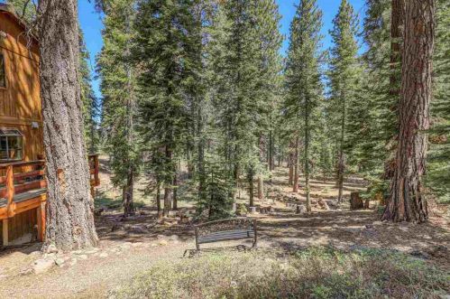 11782 Silverfir Cir, Truckee CA  96161-3216 exterior