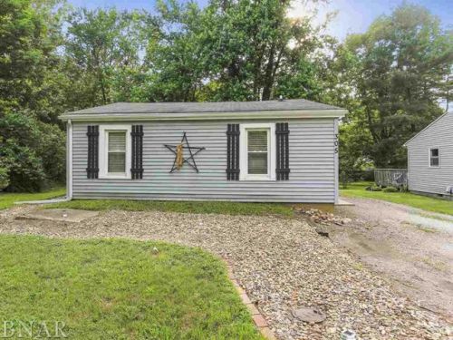 305 Broadway St, Hudson, IL 61748-9157