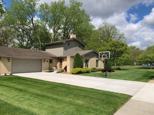 716 Tanglewood Ln, Frankfort, IL 60423-1048