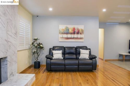 3010 College Dr, San Bruno, CA 94066-1657