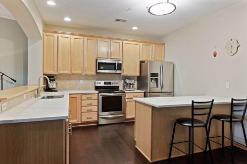 8056 Golden Valley Rd, Minneapolis MN  55427-4405 exterior