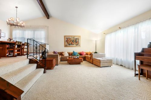 8531 Broadmoor Dr, Palos Hills, IL 60465-1721