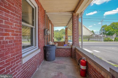 7252 Hegerman St, Philadelphia, PA 19135-1311