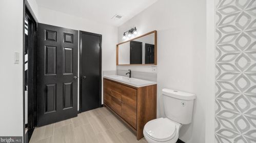 512 4 St, Philadelphia PA 19133-3105 exterior