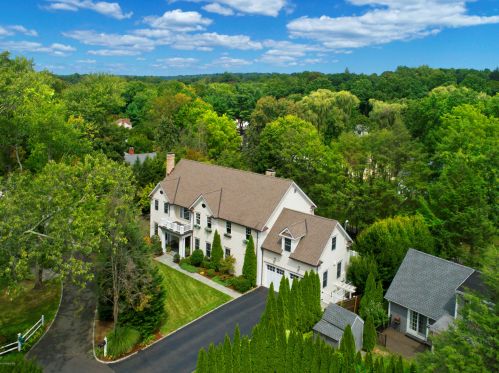 14 Bradbury Pl, Riverside, CT 06878-1835