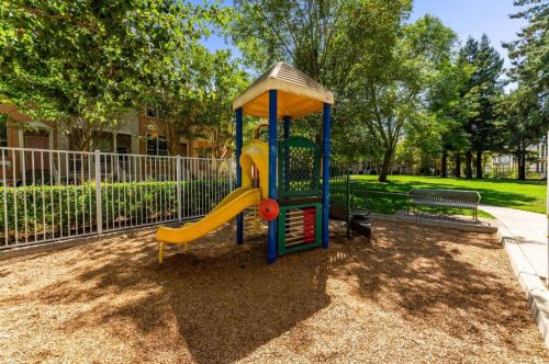 2255 Showers Dr, Mountain View CA  94040-1277 exterior