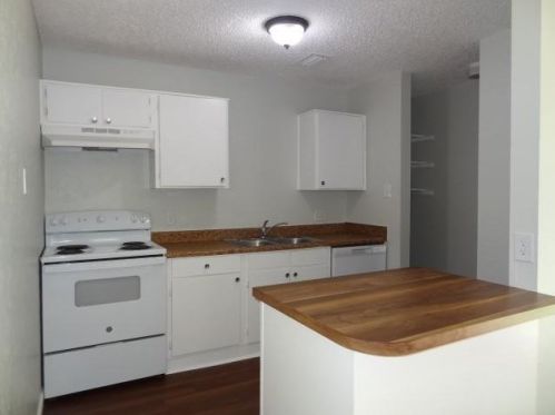 1422 Bob White Dr, Garland TX  75040-8214 exterior