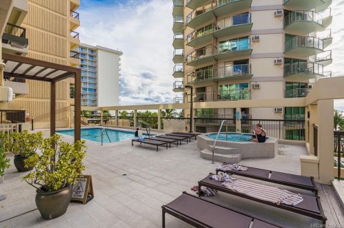 2470 Kalakaua Ave, Honolulu HI  96815-3265 exterior