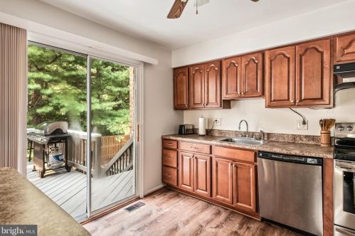 9620 Hillock Ct, Springfield VA  22015-3115 exterior