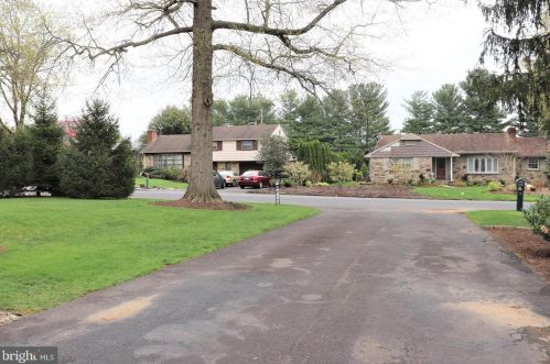 1547 Santa Barbara Dr, Lancaster, PA 17601-4117