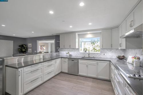 8172 Merion Dr, Newark, CA 94560-1552