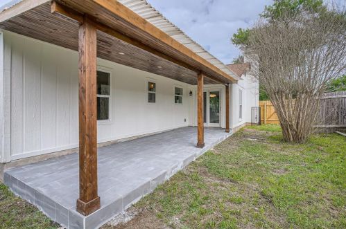 8408 Cayuga Dr, Austin TX 78749-3972 exterior