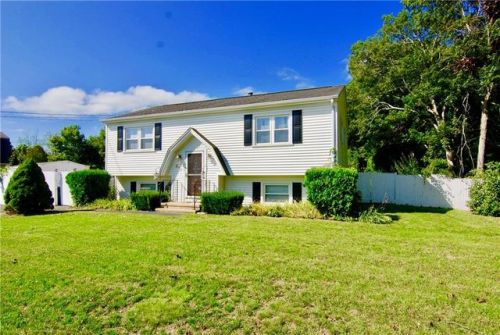 32 Spencer Dr, Westerly, RI 02891-1287