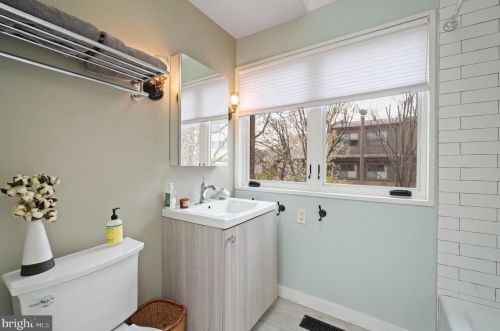 2050 Lombard St, Philadelphia PA  19146-1315 exterior