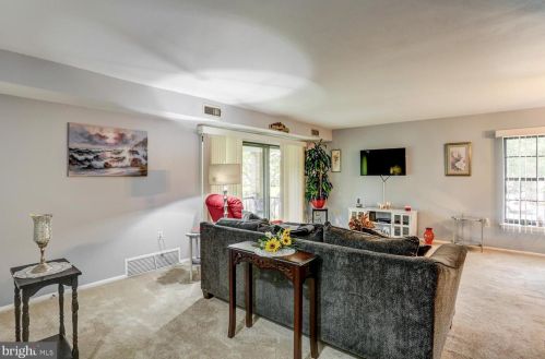 33 Valleybrook Dr, Lancaster PA  17601-4612 exterior