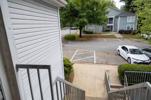 4252 Parkview Ct, Stone Mountain, GA 30083-1247