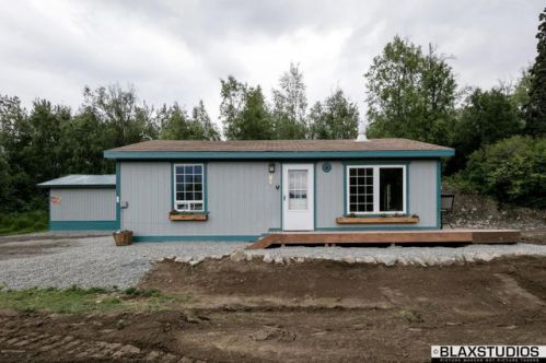 21708 Arnold Cir, Palmer, AK 99645-8202
