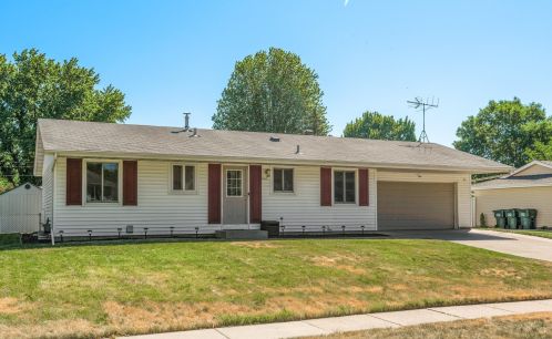 845 Greening Dr, Saint Paul, MN 55124-8920