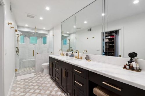 1566 Hillside Dr, Glendale CA  91208-2456 exterior