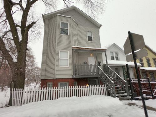 8854 Buffalo Ave, Chicago, IL 60617-3414